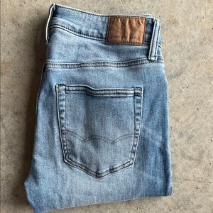 American Eagle Outfitters Faded Blue Jeans